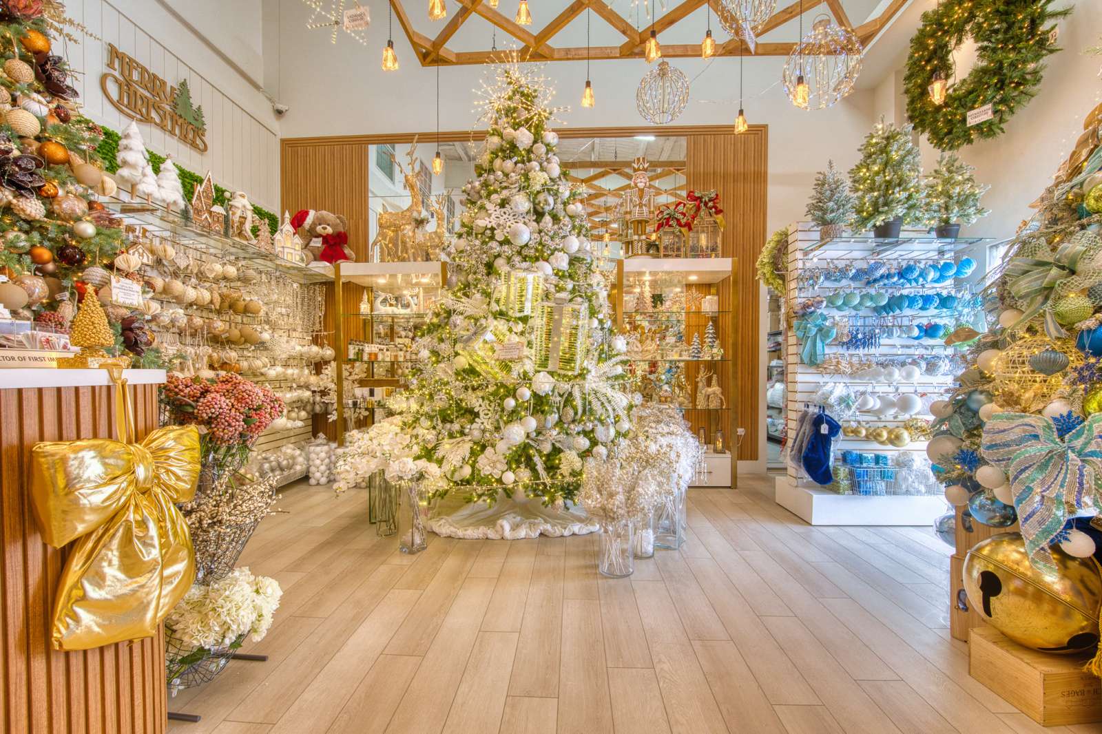 Elevate Your Christmas Tree with This Year’s Hottest Trend: The Floating Sparkle Effect