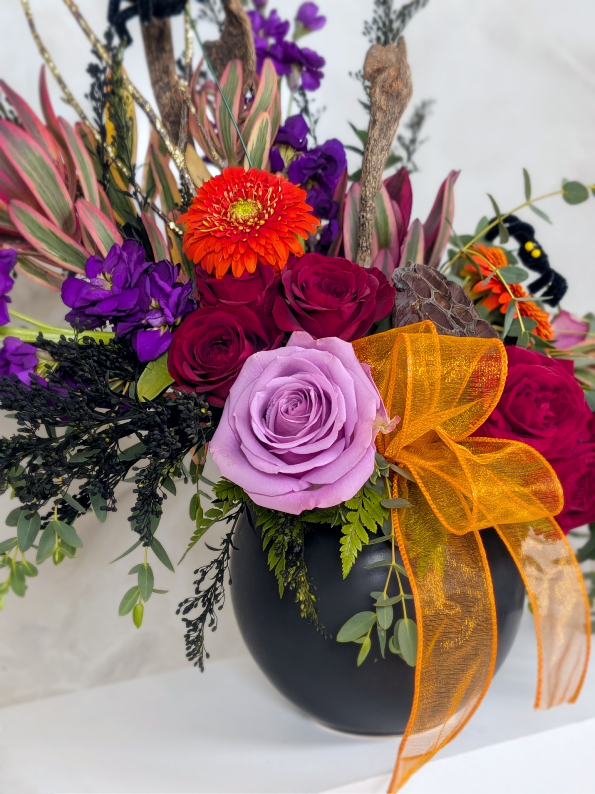 Which-dark-colored flowers work best for Halloween