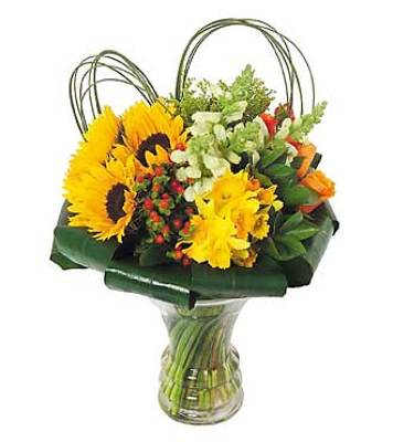 Jacques Flower Shop - Manchester JQ 7741 Happy Heart Bouquet