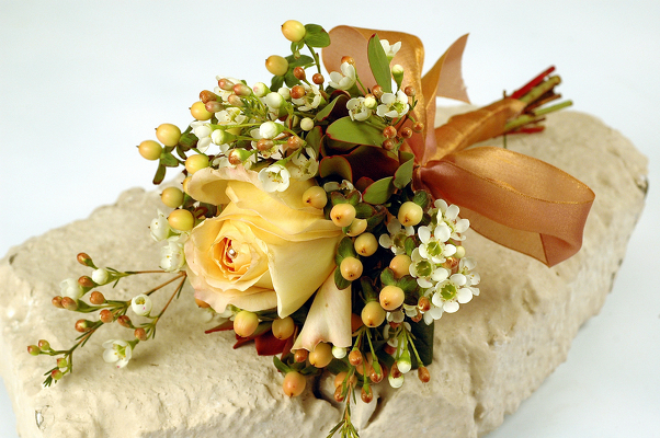 Jacques Flower Shop - Manchester JQW Cream Rose NoseGay