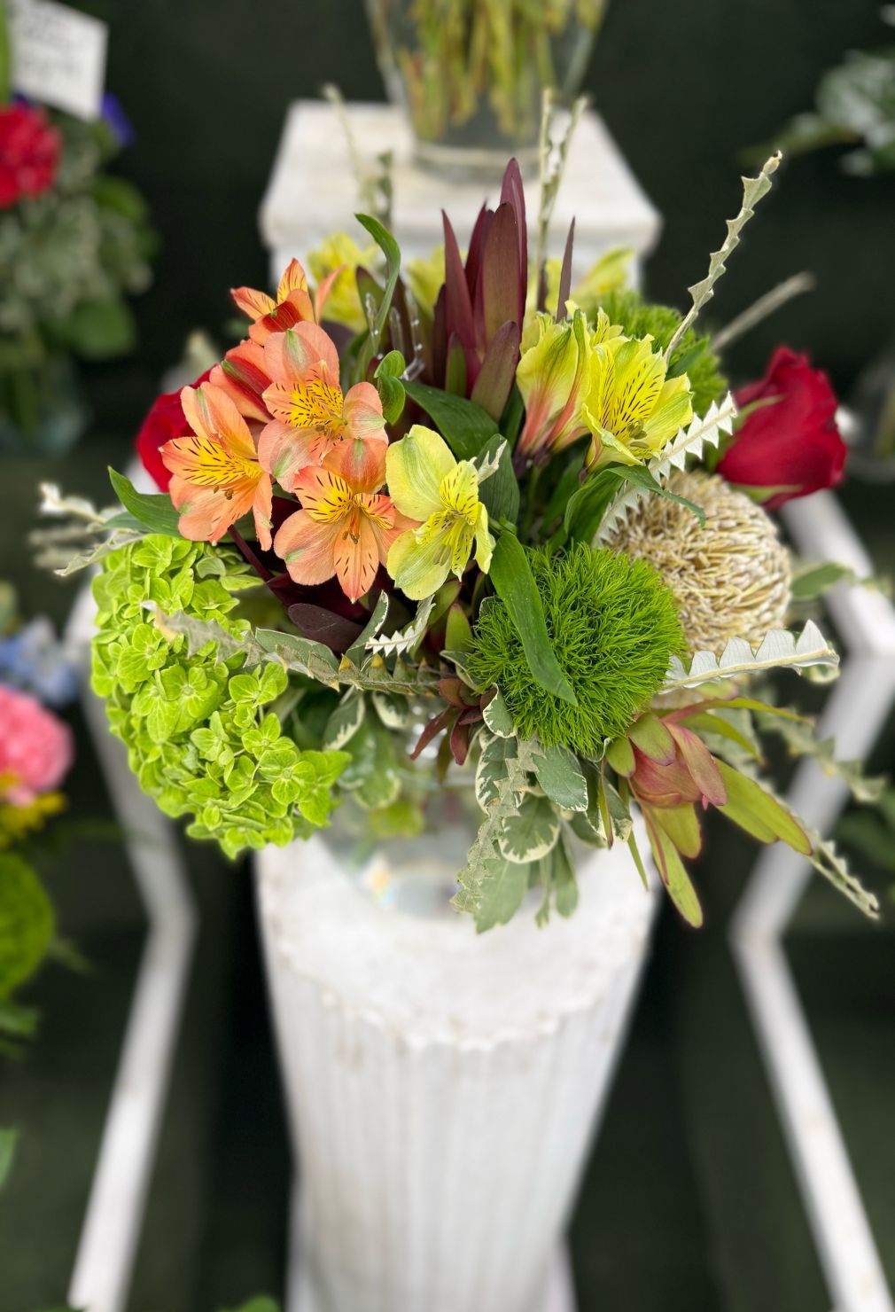 TROPICAL MIX ARRANGEMENT IN THE COOLER