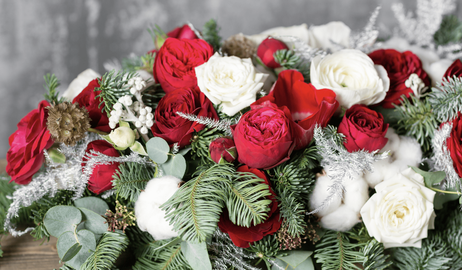 Best Flowers to Send in Sacramento for Winter Holidays