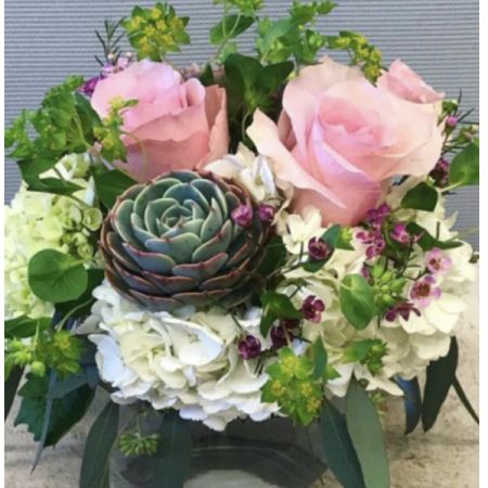 Madison Avenue Florist - Demo Fort Lauderdale - Interested in Floral Design? Attend this class and learn how to create  this great  arrangement that uses Proteas and Ranunculus to create a sunny effect.