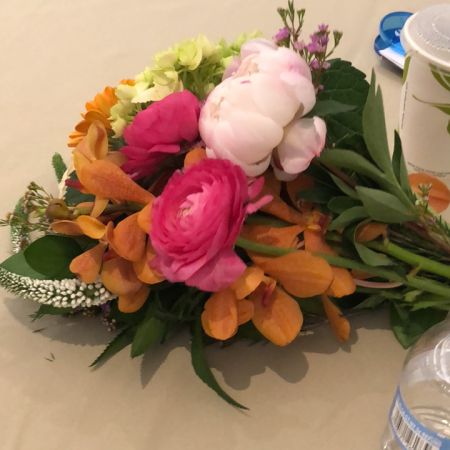 Beaverton Florists- Demo Beaverton - A vase full of bright colors for a happiness splash.
* Seasonal bright colors. ** If sunflowers are not available, they will be substituted for another bright flower, thank you for your understanding.