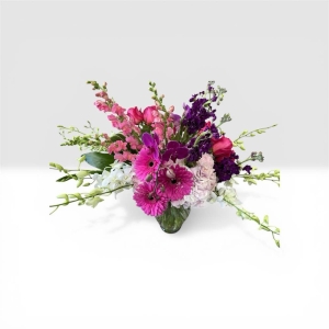 Lakeland Flowers Lakeland - Bring the bold beauty of the Rockies into their space with 'Denver'. This stunning floral arrangement isn’t just a bouquet; it’s an experience. Imagine the soft fragrance drifting through a room a cheerful burst of color revitalizing a kitchen table or adding a touch of sophisticated elegance to a living room. 'Denver' is a harmonious blend of textures and tones designed to evoke feelings of warmth peace and natural splendor. It's perfect for celebrating life’s milestones – a thank you a 'just because' moment or a comforting gesture during times of need. Each bloom is carefully selected and artfully arranged to create a lasting impression a little piece of sunshine to brighten anyone's day. Send 'Denver' and share the gift of enduring beauty. This premium flower arrangement features a generous selection of fresh seasonal blooms and comes beautifully presented ready to make a statement.