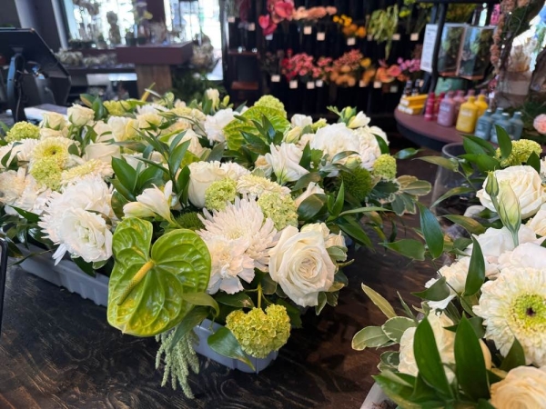 Design By Four Seasons Demo Los Angeles - Bask in the warmth of 'Sunstone Radiance' a captivating floral arrangement designed to evoke pure joy and tranquility. Imagine this stunning bouquet gracing your dining table its delicate petals catching the light and creating a serene atmosphere. Or perhaps gifting it to a loved one to brighten their day and express your heartfelt affection. This piece is a harmonious blend of textures and colors a testament to nature’s artistry.  The composition feels both wild and refined embodying a comforting elegance perfect for any occasion – a celebration of life a gesture of sympathy or simply a ‘just because’ moment.  It's more than flowers; it's a feeling of sunshine delivered.