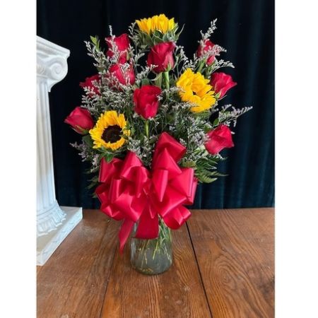 The Flower Box Kingsville - Do you want to say I love you a little or I love you a lot? Try 12 stems of our lovely roses and sunflowers!