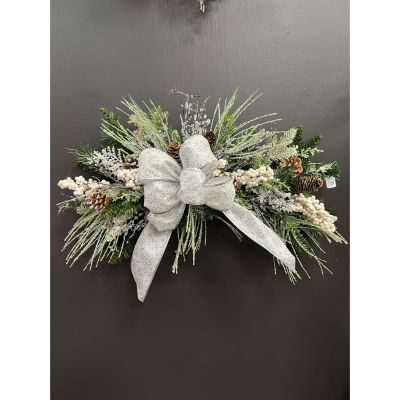 Fortin Gage Nashua - Artificial Christmas wall swag. 