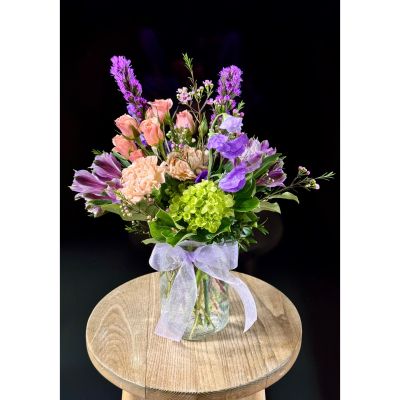 Fortin Gage Nashua - Oh so sweet! Long lasting variety of fresh cut flowers featuring delicate Sweet Pea & mojito hydrangea! 