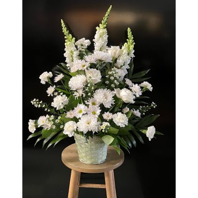 Fortin Gage Nashua - Beautiful mix of white flowers in a green basket