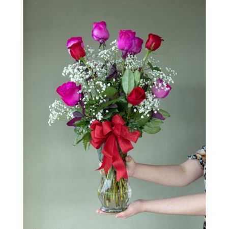 Conroy's Flowers Inglewood Inglewood - Our premium long stem red & pink roses are an elegant surprise for the one you can trust, the one you can turn to, the one you love with all your heart. Beautifully arranged by our expert florists with lush greenery inside a classic glass vase.

**Flowers and vase my vary based on availability. We will preserve the color palette and theme of the design.

