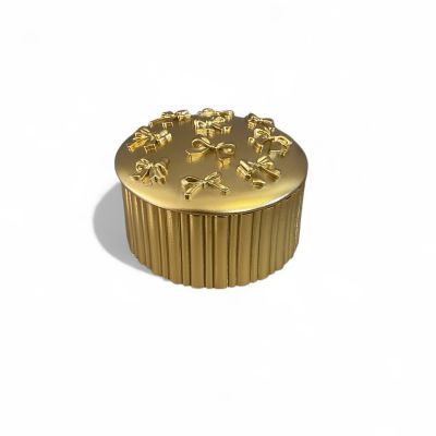 Tom's Florist Smyrna - Crafted with a sleek metallic finish, this container gleams with a rich gold tone that exudes sophistication. The highlight is the delicate bows adorning the top, adding a whimsical yet elegant detail that makes this piece truly unique.

Ideal for gifting or personal use, it brings a timeless elegance to any setting.