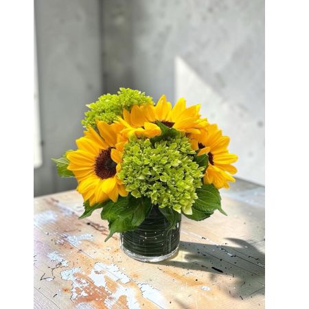 Tom's Florist Smyrna - Simple yet golden