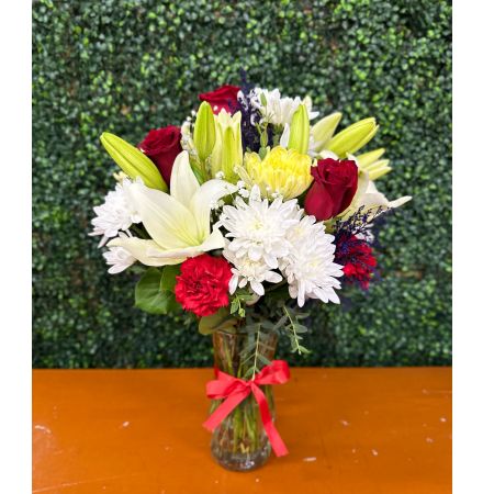 Conroy's Flowers El Cajon El Cajon - Celebrate your perfect friend, cherished family member, or sweetheart with a thoughtful gesture. Express your love and care with our classic blooms, carefully curated for any occasion. Whether it's a birthday, anniversary, or just a spontaneous gesture of affection, our flowers are the perfect blend to convey your sentiments. With same-day flower delivery, you can ensure that your special someone receives this heartfelt gift promptly.