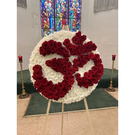 Conroy's Flowers El Cajon El Cajon - Our Om Funeral Wreath is a deeply symbolic tribute, crafted with reverence to honor the spiritual journey of your loved one. Featuring fresh, premium blooms arranged meticulously around the sacred Om symbol, this wreath embodies peace, serenity, and the eternal connection between life and the divine. Perfect for Desi and Hindu funeral services, this elegant wreath serves as a beautiful expression of respect and love. Please note that this item requires a 48-hour notice to ensure its creation with the utmost care and attention.