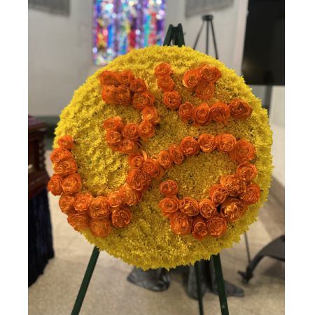 Conroy's Flowers El Cajon El Cajon - Our Om Funeral Wreath is a deeply symbolic tribute, crafted with reverence to honor the spiritual journey of your loved one. Featuring fresh, premium blooms arranged meticulously around the sacred Om symbol, this wreath embodies peace, serenity, and the eternal connection between life and the divine. Perfect for Desi and Hindu funeral services, this elegant wreath serves as a beautiful expression of respect and love. Please note that this item requires a 48-hour notice to ensure its creation with the utmost care and attention.