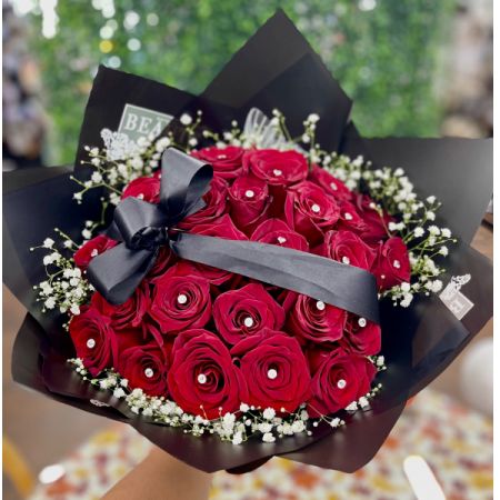 Conroy's Flowers El Cajon El Cajon - Roses in our most luxurious wrapping paper. Carefully decorated to make an everlasting impression to whoever lays eyes on this beautiful piece.

Upgrade to Deluxe for twice the size!