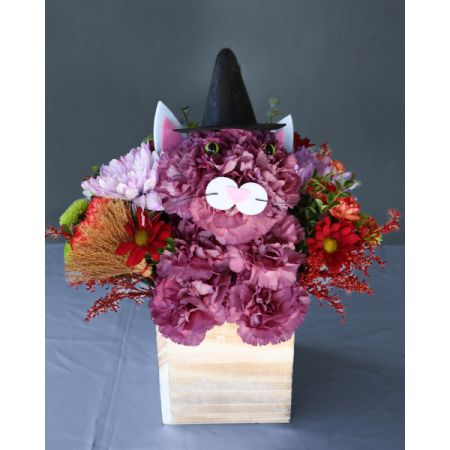 Conroy's Flowers El Cajon El Cajon - Who’s that brewing up some Halloween fun? It’s our very own Fabulous Feline! Crafted from fresh carnations, this mischievous kitty comes complete with a witch’s hat to cast her spell on every cat-loving ghoul and goblin.