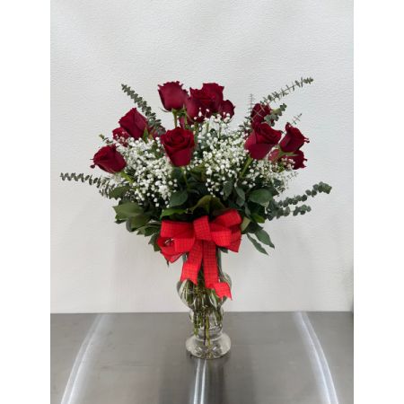Conroy's Flowers El Cajon El Cajon - Our luxurious long stem red roses are the ultimate surprise to say “I love you.” Two, three or four dozen radiant blooms are artistically arranged by our expert florists inside an elegant glass vase and personally hand-delivered to help you say how you feel in a truly romantic way.
