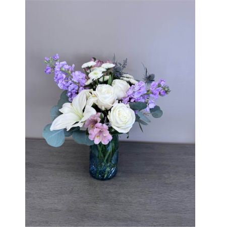 Blooms of Wayne Wayne - Show her she’s the greatest with our '#1 Mom' arrangement. A burst of joyful color and delicate fragrance this bouquet is designed to express the deepest gratitude and love for the special woman in your life. Imagine her delight as she receives this stunning display – soft petals vibrant blooms and a touch of natural elegance that will brighten any room. Perfect for Mother's Day birthdays or simply to say ‘thank you’ for everything she does this arrangement is a heartfelt tribute to the world’s best mom. This beautiful mix embodies warmth and affection making it a truly unforgettable gift. Let this floral masterpiece convey your love and appreciation.