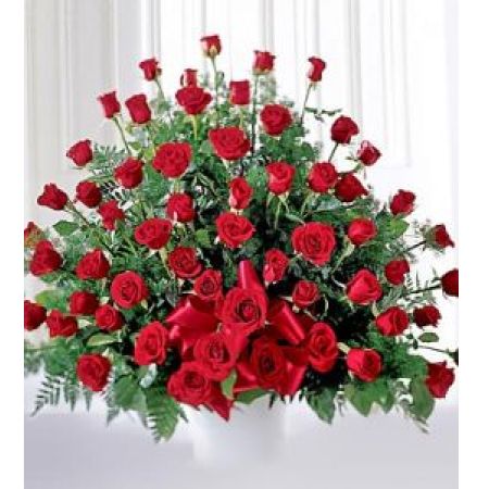 Log Cabin Florist Bakersfield - A Exquisite Bouquet Of Regal Red Roses. A Beautiful Expression Of Your Love.
