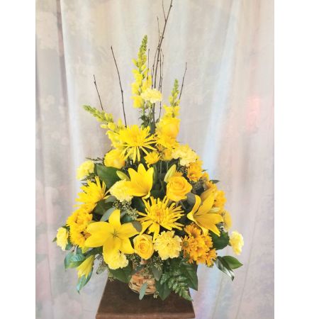 Log Cabin Florist Bakersfield - Yellow Always Makes A Powerful Statement, Perfect For A Man Or Woman. **Flowers may vary depending upon availability**