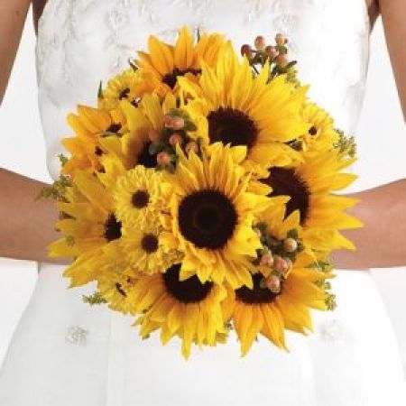 Log Cabin Florist Bakersfield - Here Comes The Sun Is A Fitting Description For This Bright And Beautiful Hand Held Clutch.