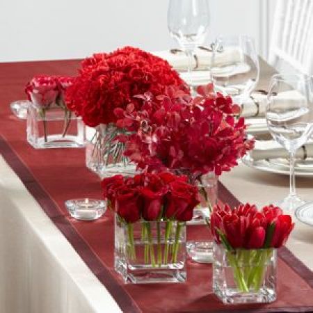 Log Cabin Florist Bakersfield - Five Individual Bouquets Create An Exceptional Look. Carrying A Bouquet Of One Variety Of Gorgeous Flowers Each, Vases Spill Down The Table In A Dramatic Statement!