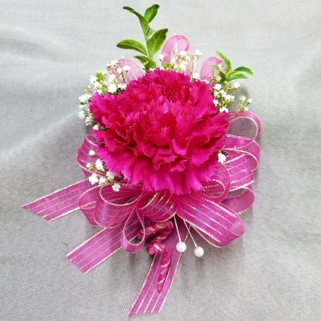 Log Cabin Florist Bakersfield - This is a basic single carnation corsage. It is appropriate for any special occassion including graduations, weddings and special birthdays. Available in almost any color imaginable.
