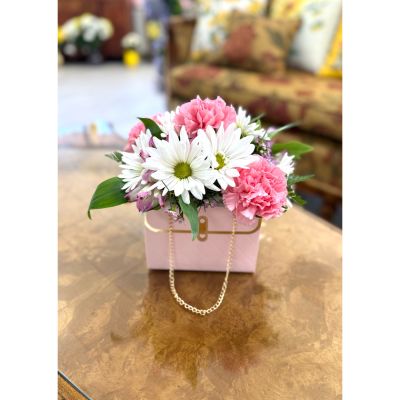 DiBella Flowers & Gifts Las Vegas - Soft, sweet, and full of charm, the Blushing Beauty Bag features delicate pink blooms and fresh white daisies, perfect for Las Vegas flower pickup. Ideal for birthdays, thank you gifts, or a thoughtful everyday gesture, this compact arrangement offers a fresh, feminine touch in a stylish tote design. Handcrafted by dibella flowers and gifts for easy local pickup in Las Vegas.