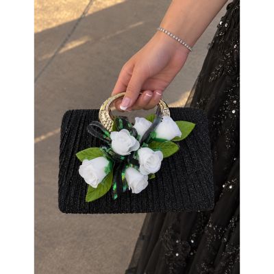 DiBella Flowers & Gifts Las Vegas - Black Floral Purse with beautiful Spray roses. The perfect accent for your Prom or formal event. Choose your purse and your flowers. We can custom make you purse to match your formal wear.
Comes in fresh and silk flowers.
** Purse IS included