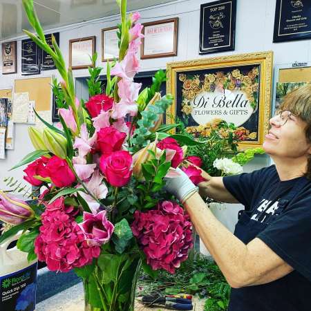 how-to-make-fresh-flowers-last-longer--expert-flower-care-tips-from-dibella-flowers