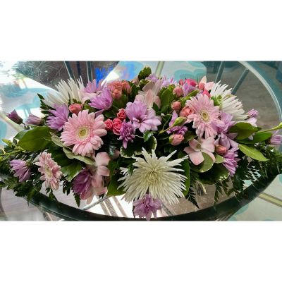 Newtown Floral Company Newtown - Mixed spring flowers for your table