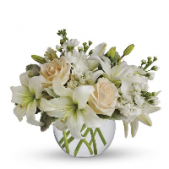 Superior Florist Ltd New York - A bowl of blooms in all white.
