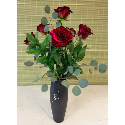 Uptown Blossoms Anchorage - Indulge in the timeless romance of our 'Half Dozen Special' – six velvety, deep red roses presented in a sleek, modern vase. 
The rich, intoxicating fragrance and classic blooms evoke feelings of deep affection and passionate love.
Eucalyptus foliage adds a touch of fresh, calming greenery, making this a perfect gesture for any special occasion.
Send a simple yet stunning statement of your heart with this elegant **red rose bouquet** – a beautiful gift they’ll cherish. Please ask for other colors available. 